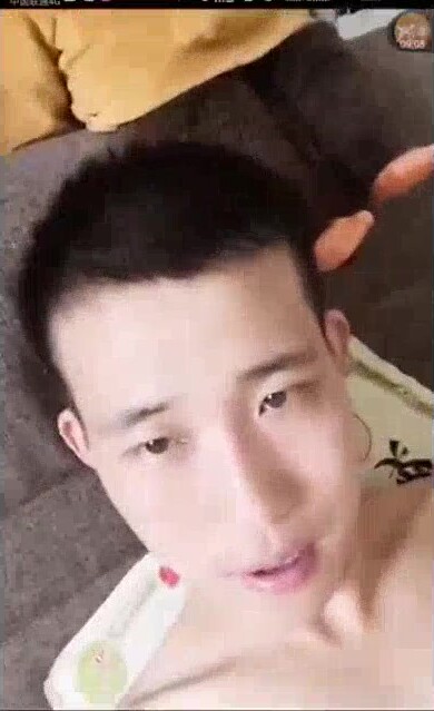 18cm巨屌直男！直播激情喷射！