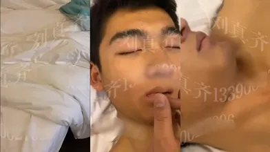 【福利版】灌醉朋友带到酒店,随意玩弄破雏,没开发过的屁眼就是爽