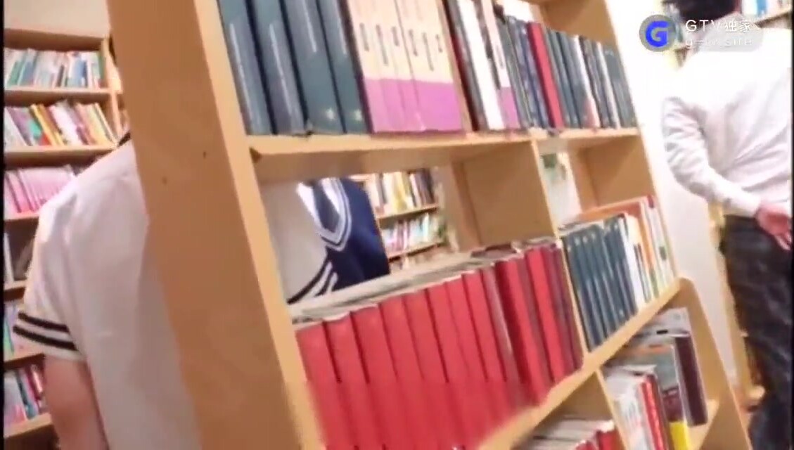 两个小正太在图书馆玩双头龙,双双飞机射精 下集