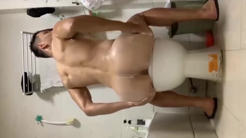 女号勾引直男裸聊,色欲熏心骚到不行