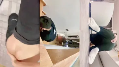 邀了位骚情狗奴回家,大鸡巴满足他的菊花,浴室请他淋尿浴射在菊花里！