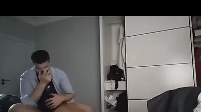 林先生玩弄鲜肉骚奴,把他当肉便器一样狠狠干(上)