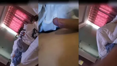 【完整版】两个20岁的小直男醉酒在睡觉,被室友勾引扒下裤子开干