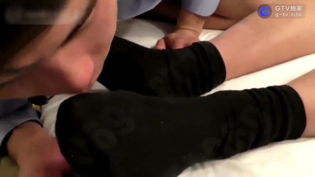 女主人再次约炮推销员,设陷阱迷晕,给男主人创造机会 下集