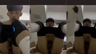 帅气的白袜弟弟