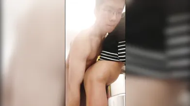 新人求关注 超爷们已婚老师以补习为名无套猛操鲜肉学生 鸡巴又粗又大 操逼好猛