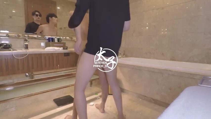 太子之猛男调教眼睛哥激情插逼下集
