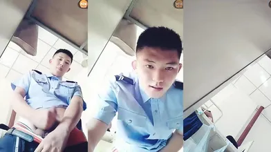 警校直男小哥哥教室角落里打飞机,射了好多好多精液