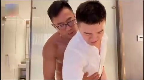 【完整版】精品剧情 三人行轮操醉酒帅直男同事射出