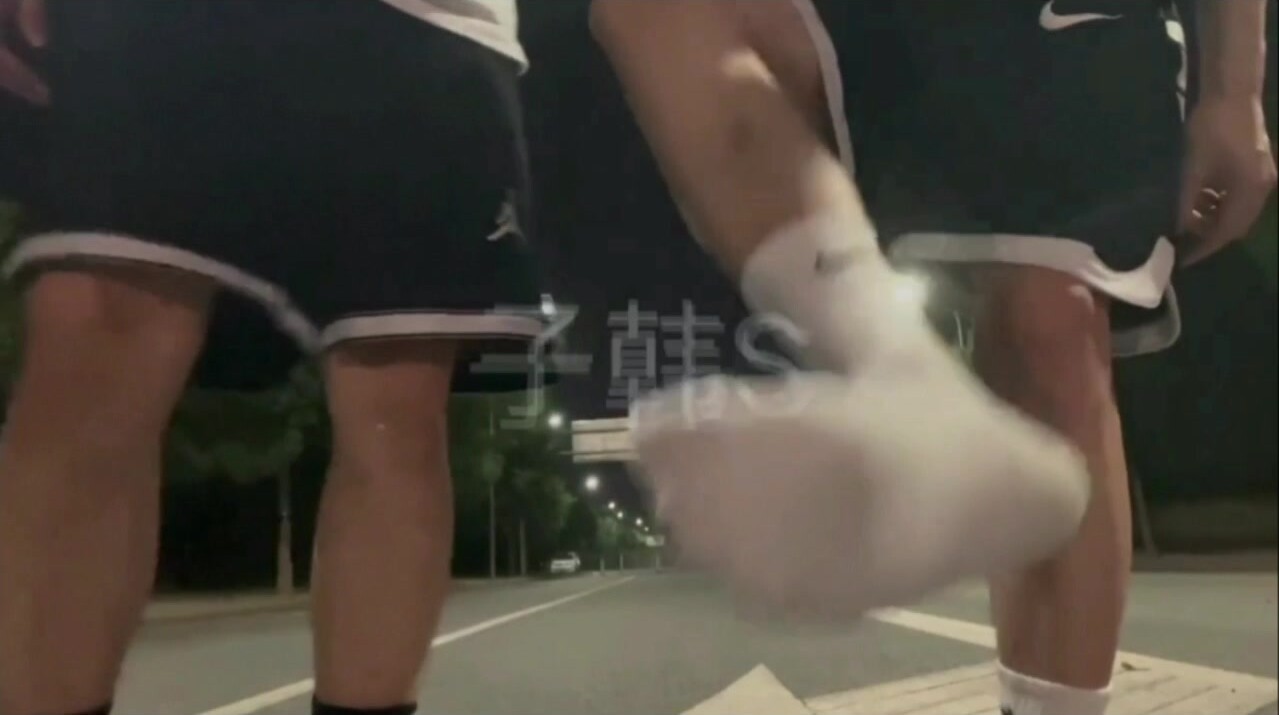 半夜和好兄弟在路上追求刺激