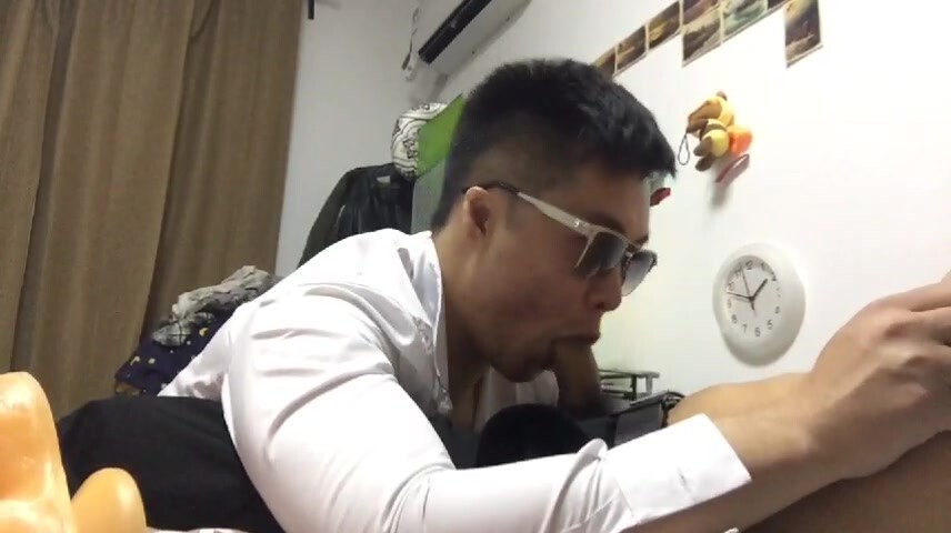 眼镜帅哥深喉超帅男友