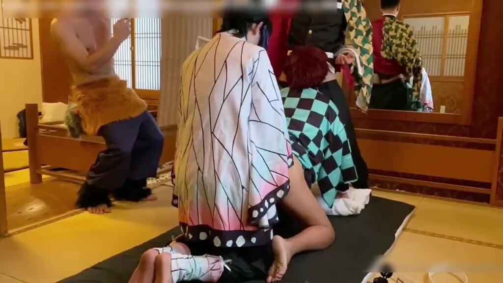 网红肌肉大屌帅哥和好友约啪玩Cosplay,扮演鬼灭之刃柱间角色,调情做爱激情碰撞刺激抽插射精好爽(上)