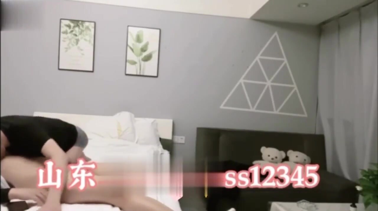 网黄山东小飞,兄弟来家中修空调被勾引,好久没发泄只能猛操骚货~【上篇】【山东小飞】