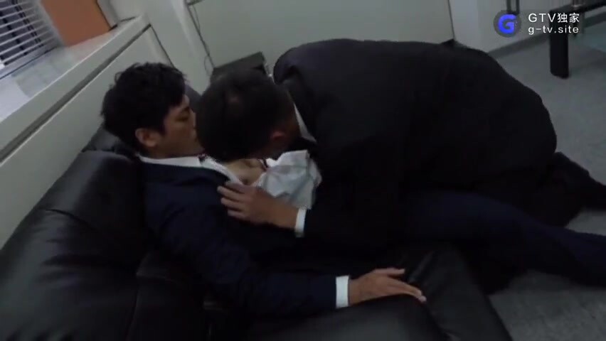 职场潜规则-老板卫生间勾引帅气职员 上集