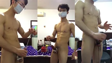 这小弟弟太会玩了往大鸡巴里塞钢管这就是传说中的双管齐下屌洞