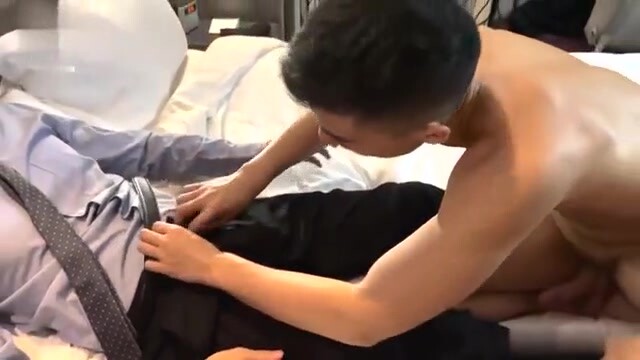 金宋制作之酒店色情客房服务,正装骚狗叫人操自己(上)