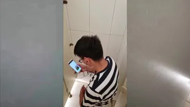 图书馆不专心的直男们
