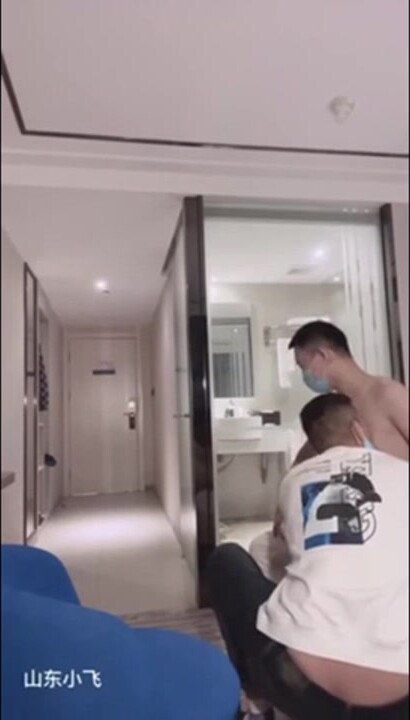 山东小飞怒操火锅店帅气服务员！上