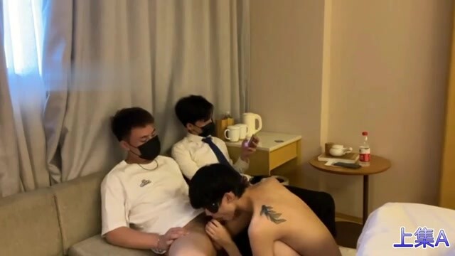 (虐奸鲜肉) (上集A) 轮奸精瘦弟弟正装丝袜黑屌强制配种双飞高潮体外排精