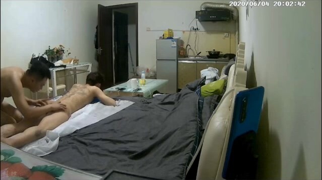 【体育生肏按摩师】高清视频～骚货技师坐上体育生没戴套的肉棒上,男人紧致的骚穴让体育生性欲大发肏这个骚货