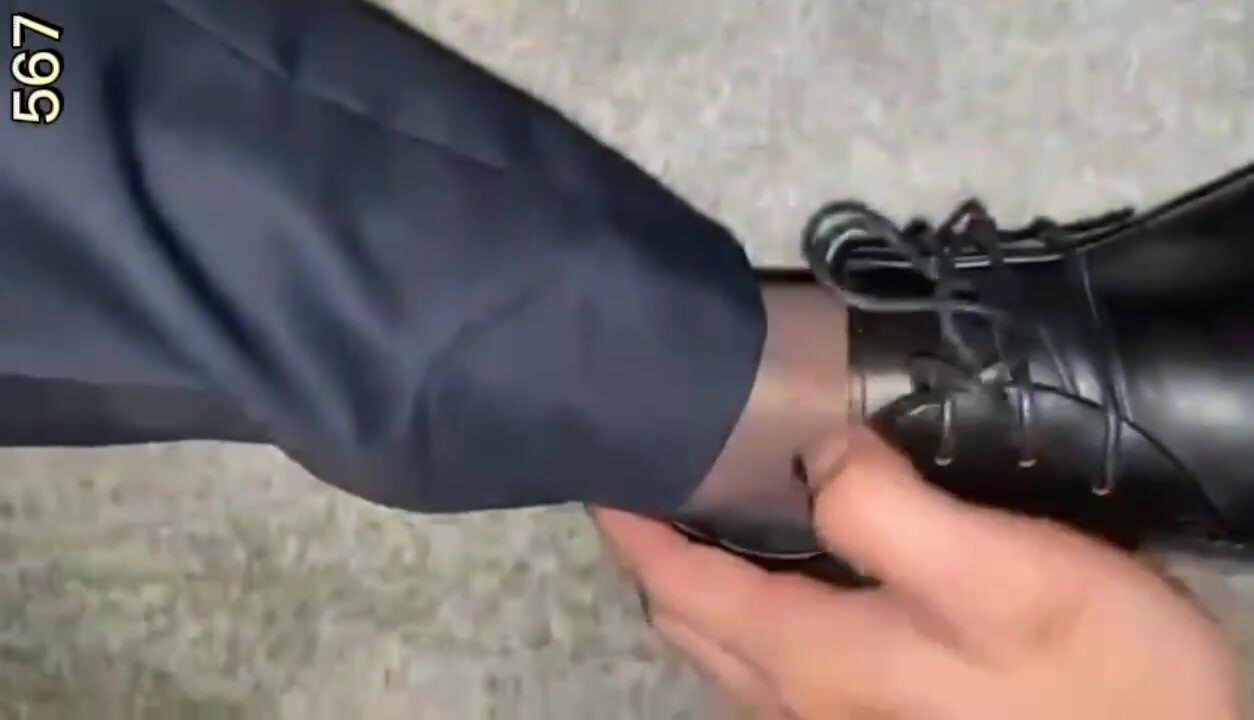 【推荐上集】利诱勾引直男房产中介,掰弯直男小帅哥,第一天让他操菊花,第二天说服他互操