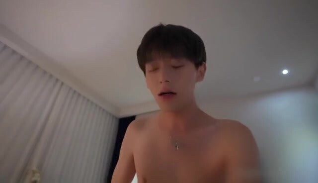 [推荐]白嫩小雏菊,被外国男友大白鸡巴操射2次