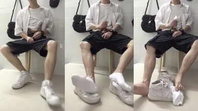 体育生怪受浴室自慰撸射