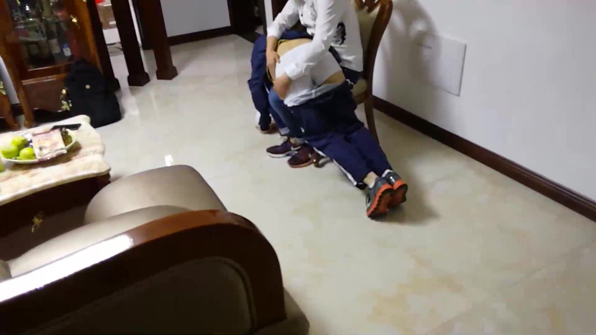 国产系列 18岁高中生考试作弊被脱裤羞涩打屁股