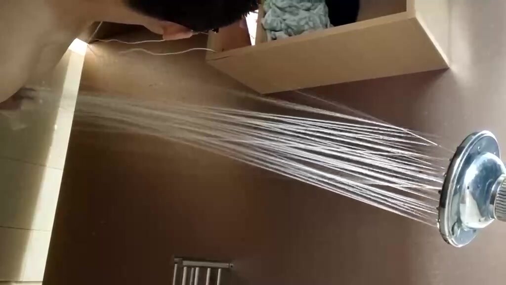 武汉理工大学公共澡堂(七) ,怼脸偷摄同学看片撸射
