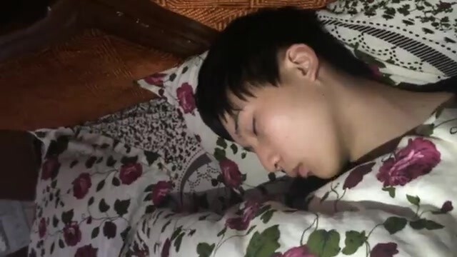 (推荐) 姐姐的男朋友来做客,喝的大醉跟小舅子睡,被玩了一夜