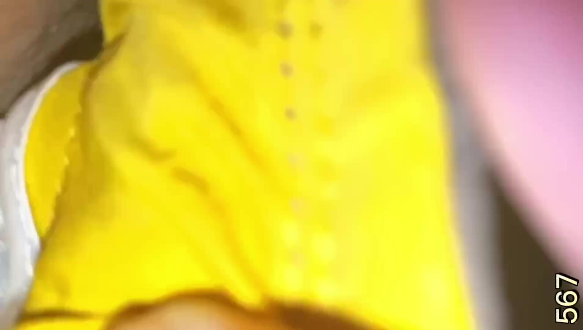 公园偷摸睡觉小哥,扒开裤子蹂躏大鸡巴