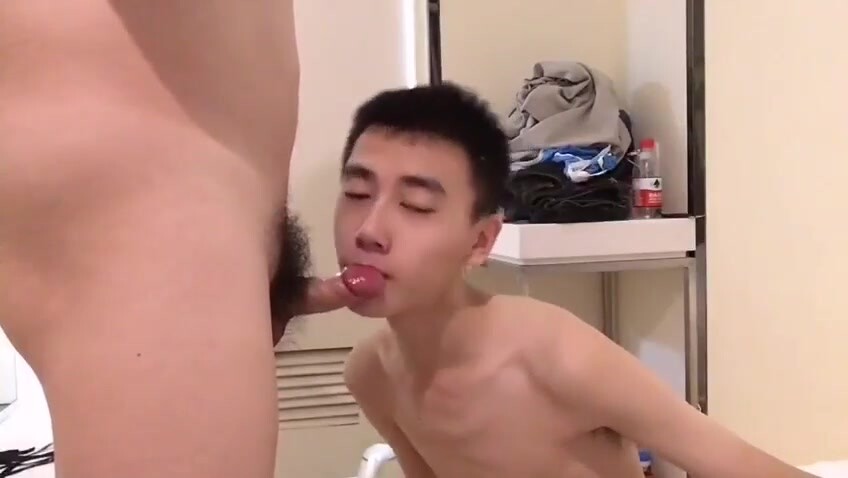 推荐【口交篇】饥渴小鲜肉,口爆大屌,张嘴吞精