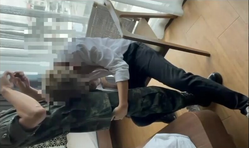 教练在房间约艹长腿运动生
