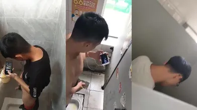 【完整版】成都大学公厕偷窥6个直男去厕所泄欲,和同学边聊天边撸射
