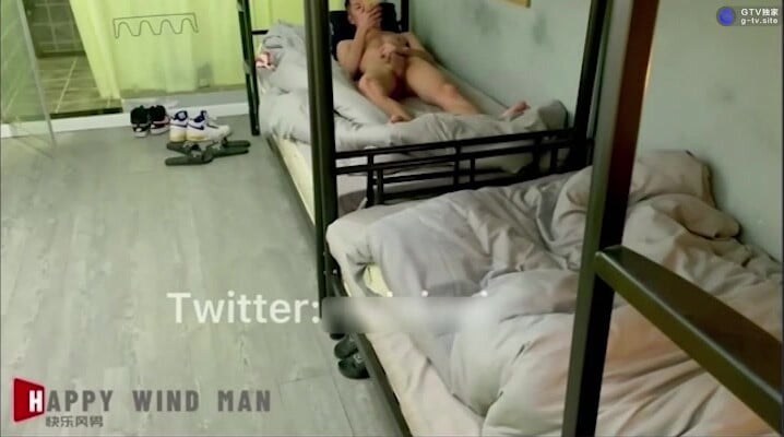 【快速观看版】快乐风男2022年最新视频,青年旅舍勾引对床弟弟激情互操