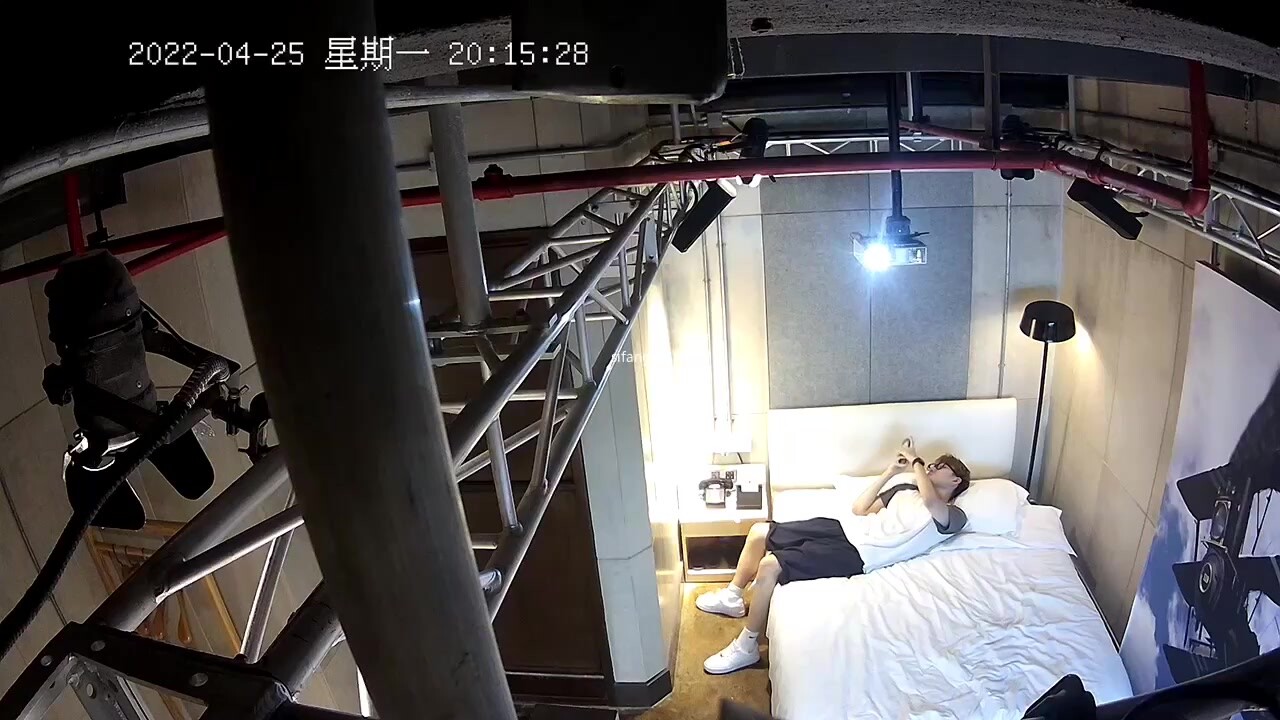 【推荐上集】酒店360实录系列,天菜小帅哥和同学酒店开房基情