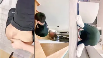【推荐福利】调教腹肌狗奴大鸡巴浴室淋尿