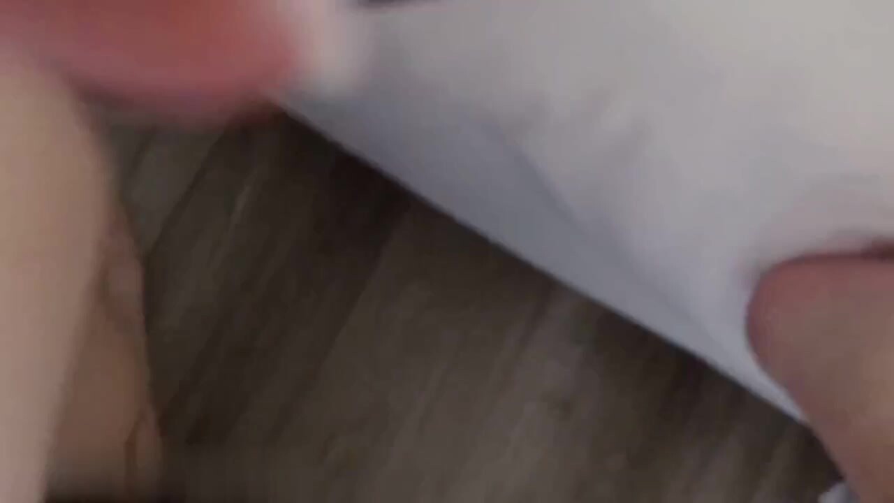 东北痞大哥无套受精,肉壮的身体逼感贼他娘的棒,肥大奶子上下乱晃,估计他老婆都没想到他会那么骚