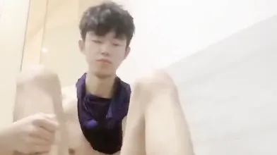 黑袜体育生小哥疯狂撸屌