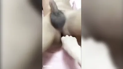真实乱伦 直男大学生哥哥女友不在无套猛操无毛骚逼弟弟发泄性欲 内射弟弟满逼精液 操弟弟骚逼比操女友还爽