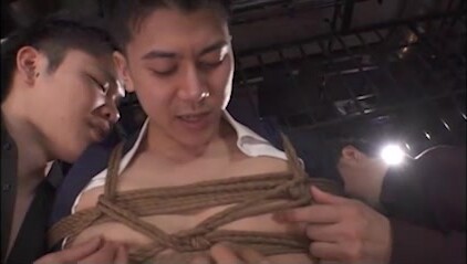 肌帅直男被小流氓捆绑强上,轮操内射,上