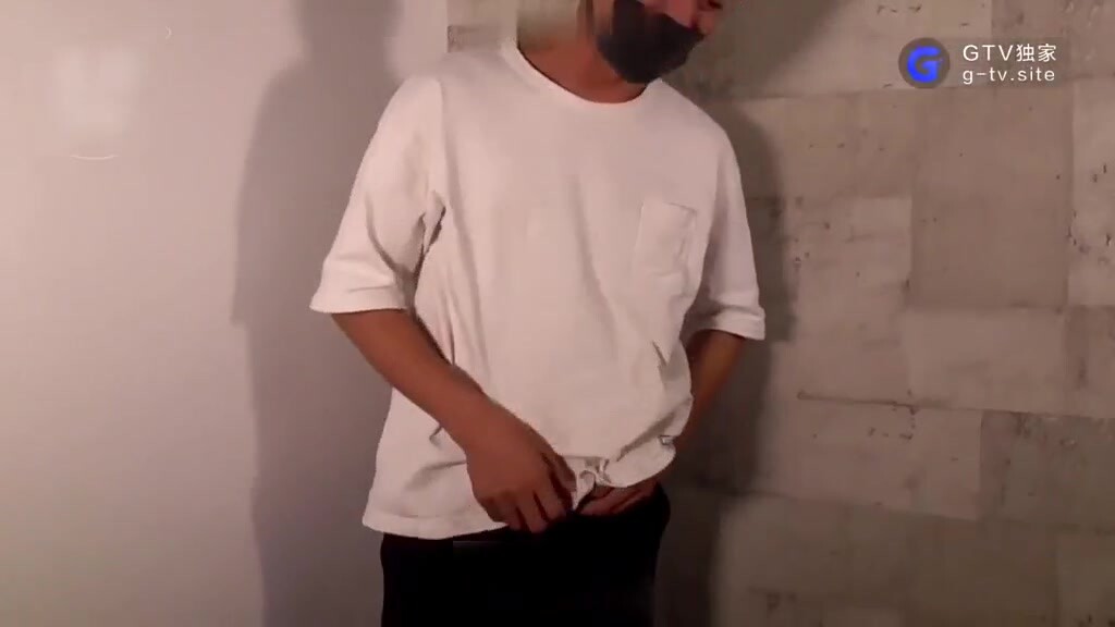 直男渐渐沉醉在大叔的技巧当中 上集