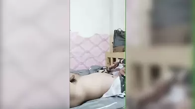 真实勾引 超爷们已婚型男老板被勾引 鸡巴又粗又大 操逼超猛超有力 比操老婆还爽 爽的直接无套内射