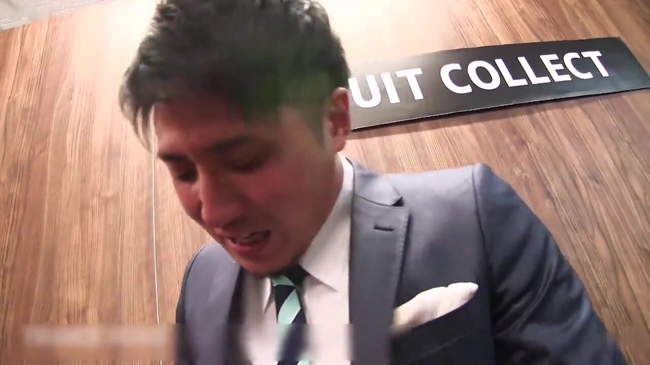 网红肌肉大屌正装霸道总裁下班后的休闲娱乐活动,买衣服勾引售货员,制服诱惑直接在店里激情碰撞(上)