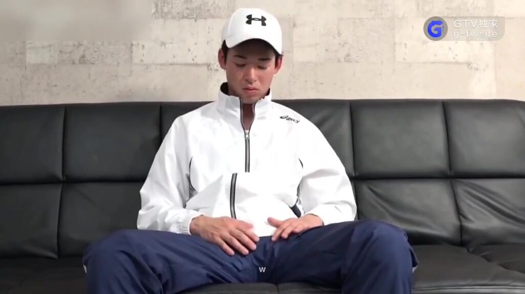 直男体育生接受男人的开发 上集