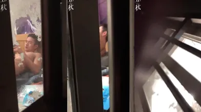 精品偷看隔壁帅小伙,馋人家身子还有100快钱玩他,对白清晰