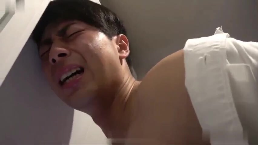 肉壮帅哥上门推销遭反推,被业主勾引粗鲁扒开屁眼强操,无套内射在逼里,嘴里还喊着精液好烫啊