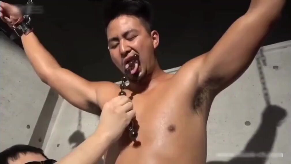 熟男帅哥沾满唾液的深吻！激爽的连续2次射精！(上)