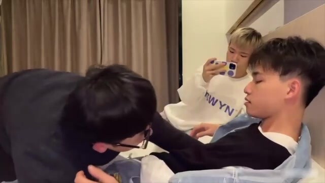颜值天花板学校的乖乖仔,眼镜弟弟,周思宇3人淫乱