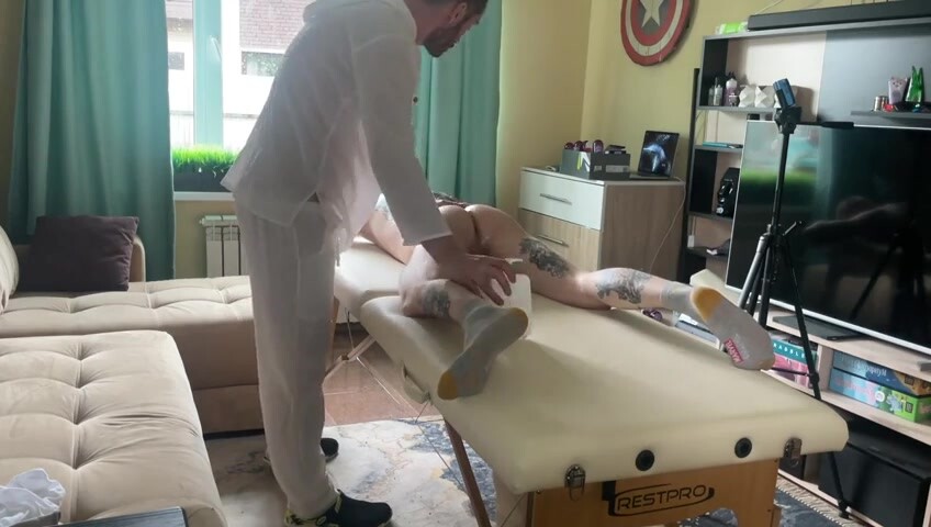 鸡巴按摩师在按摩期间操了顾客